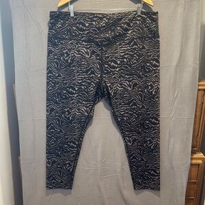Zella Black and Cream Patterned Leggings